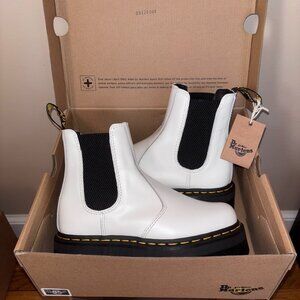 NWT Dr. Martens 2976 Quad Platform Chelsea Boots White Leather US Womens 6